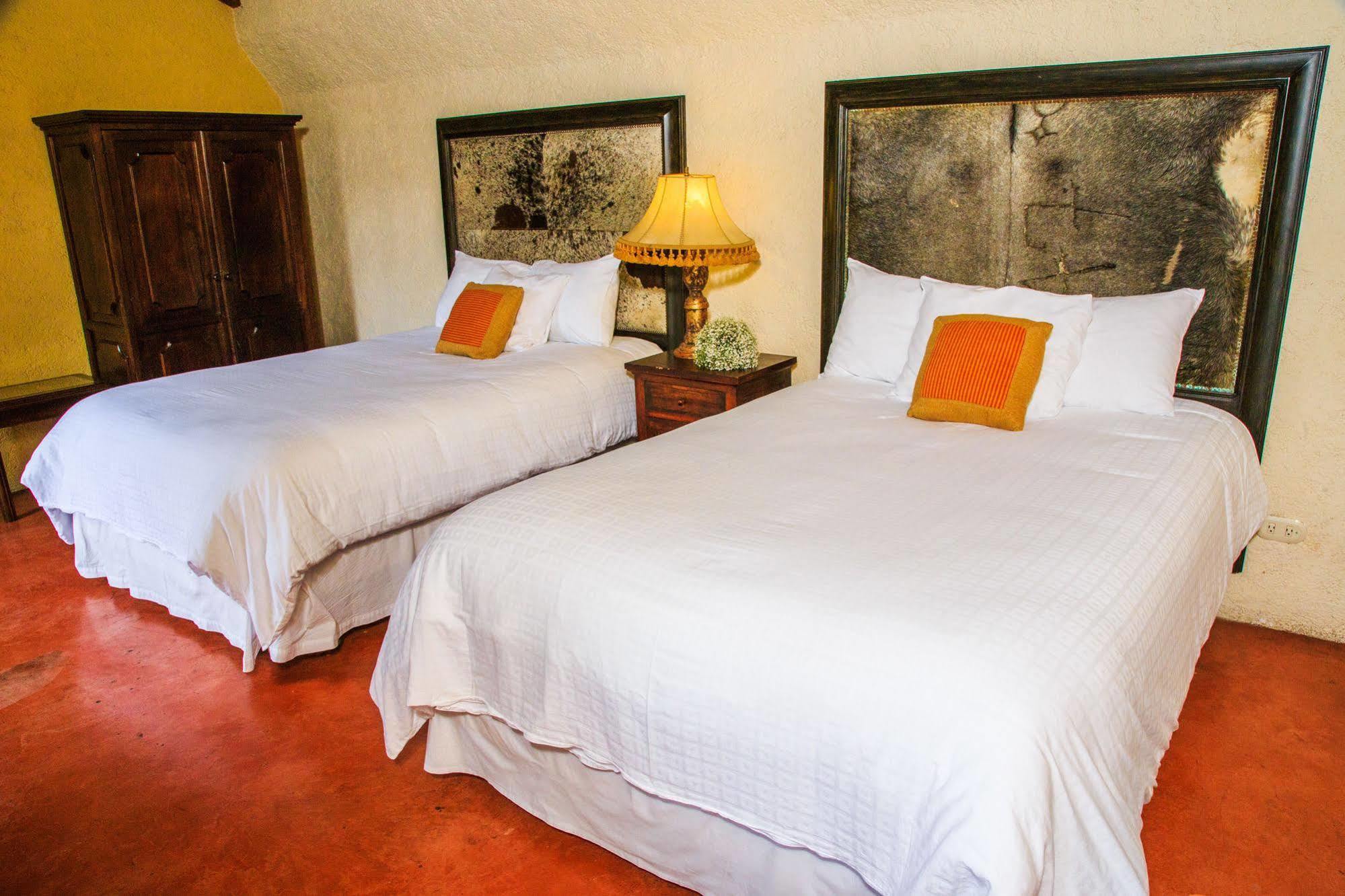 Hotel Lo De Bernal Antigua Bagian luar foto