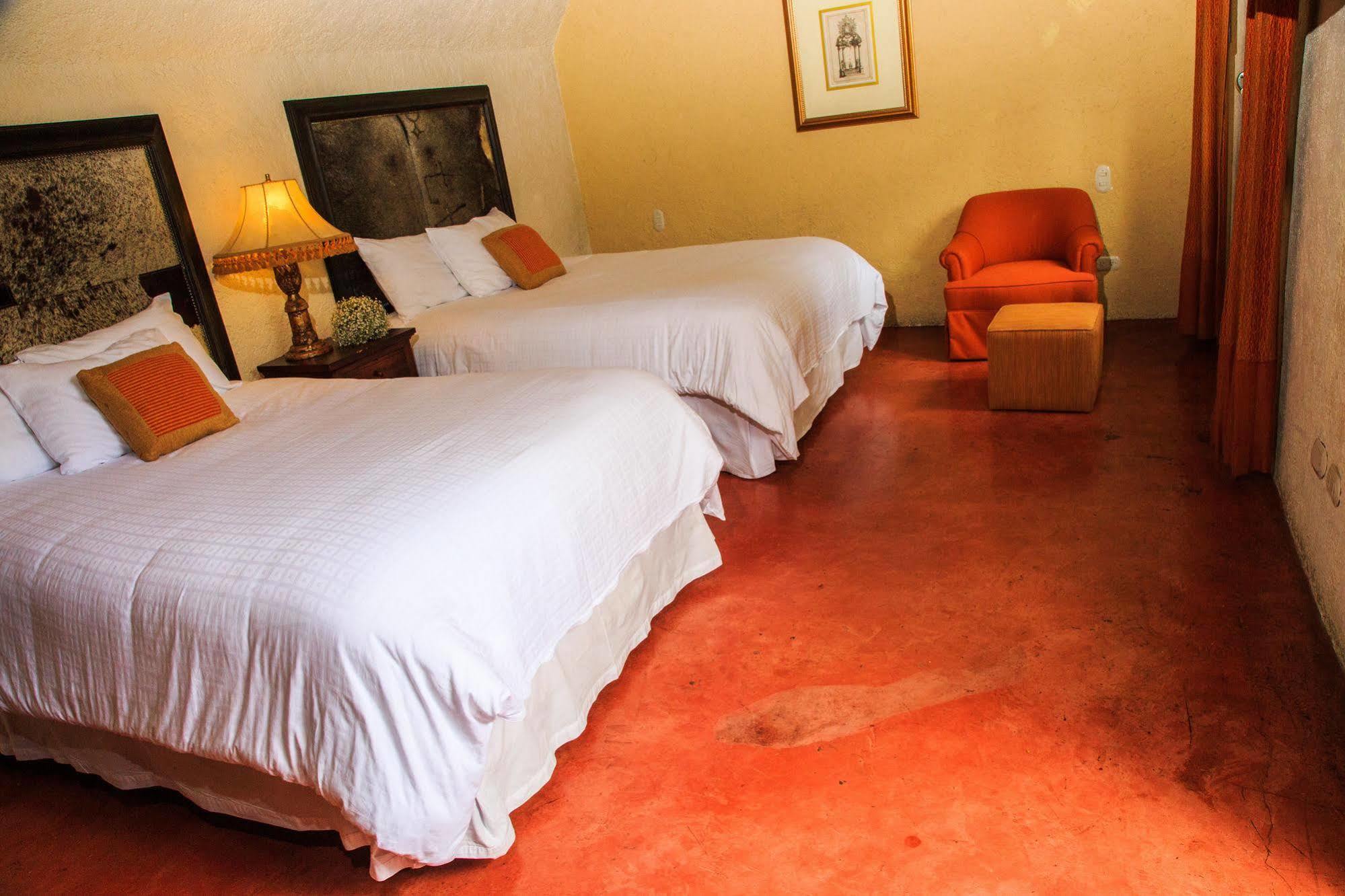 Hotel Lo De Bernal Antigua Bagian luar foto